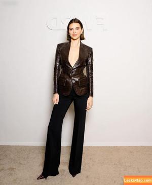 Kendall Jenner фото #3409