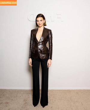 Kendall Jenner фото #3411