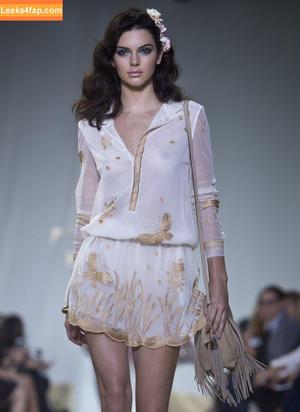 Kendall Jenner фото #3441