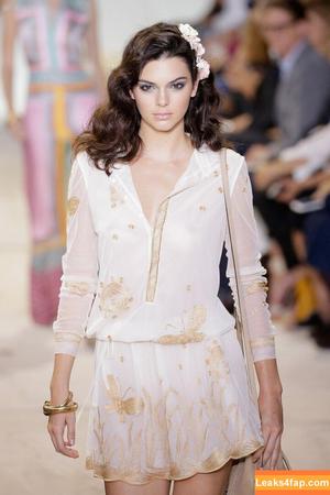 Kendall Jenner фото #3444