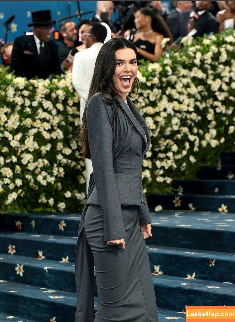 Kendall Jenner / KendallJenner слитое фото фото #4006