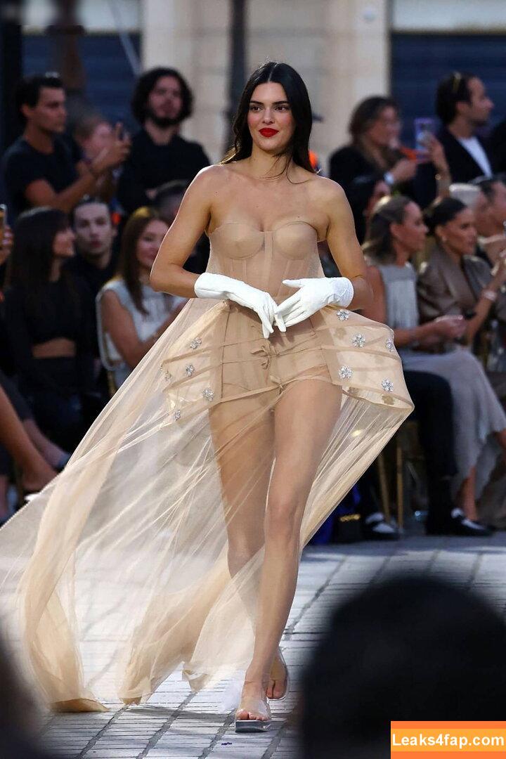 Kendall Jenner / KendallJenner leaked photo photo #4037