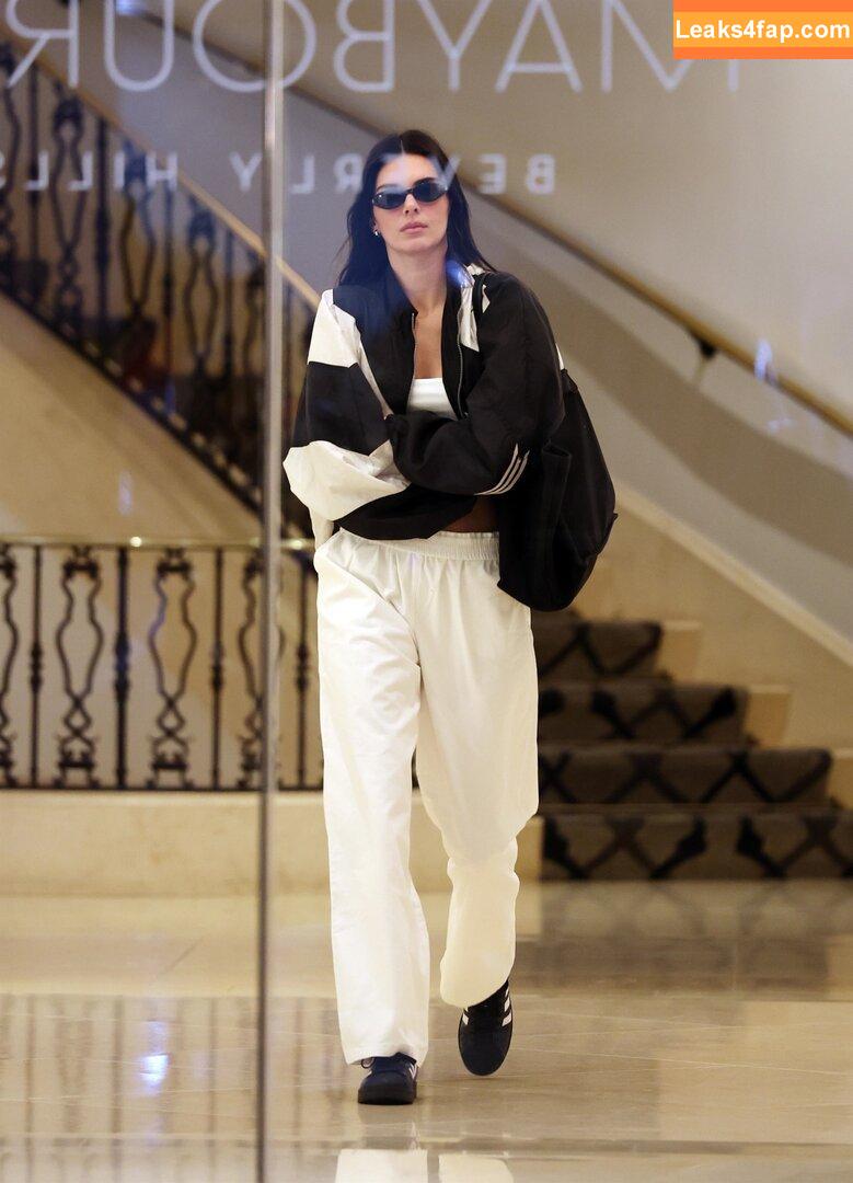 Kendall Jenner / KendallJenner / https: слитое фото фото #4273