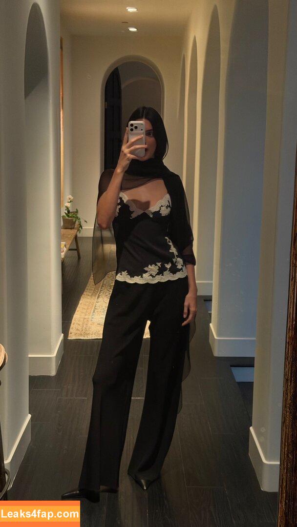 Kendall Jenner / KendallJenner / https: leaked photo photo #4281