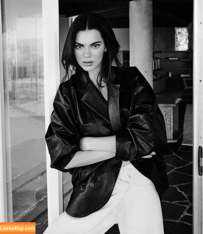 Kendall Jenner / https: / kendalljenner leaked photo photo #4322
