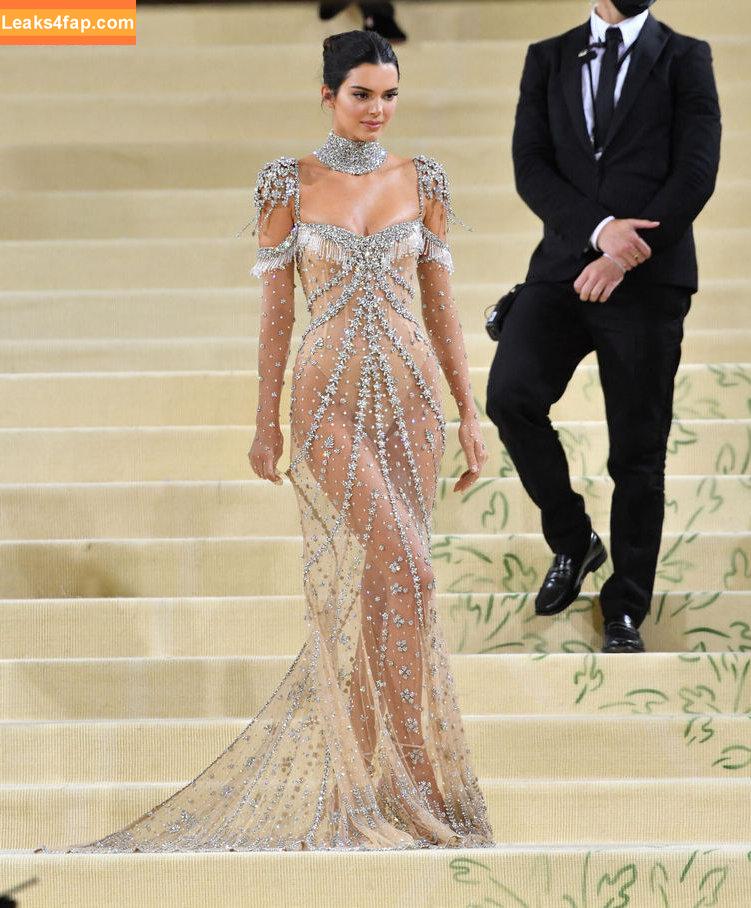 Kendall Jenner / https: / kendalljenner leaked photo photo #4342