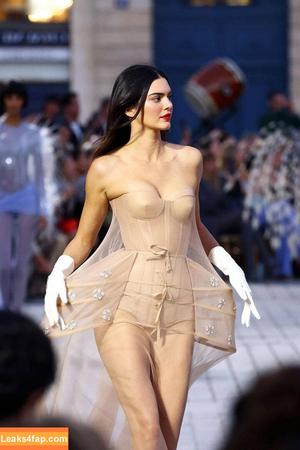 Kendall Jenner photo #4032