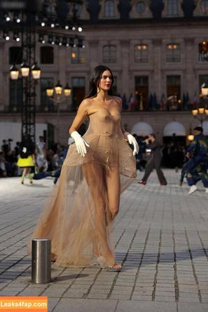 Kendall Jenner photo #4035