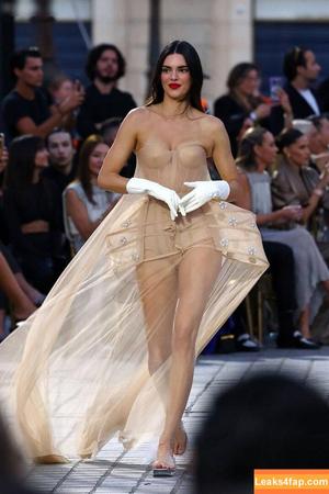 Kendall Jenner photo #4037