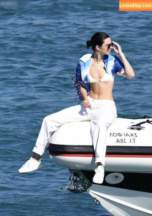 Kendall Jenner фото #4078