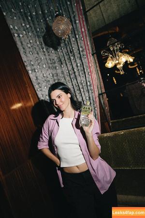 Kendall Jenner фото #4220