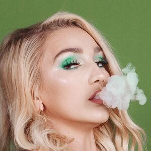 Kendra Sunderland фото #0006