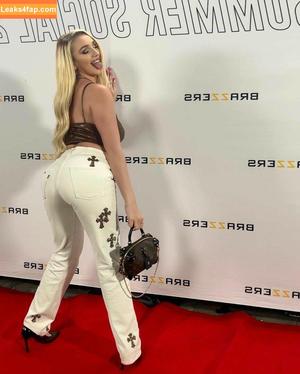 Kendra Sunderland фото #0090