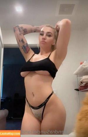 Kendra Sunderland фото #0094