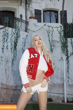 Kendra Sunderland photo #1579
