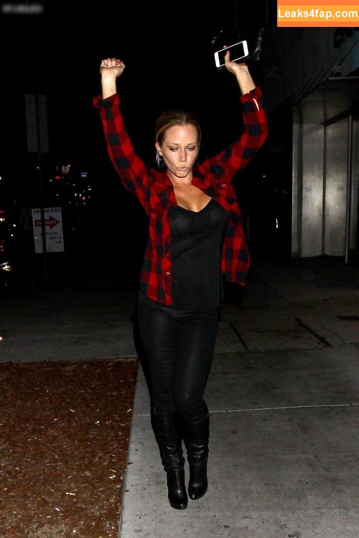 Kendra Wilkinson / KendraWilkinson leaked photo photo #0135