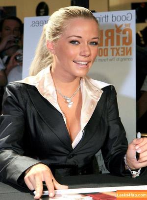 Kendra Wilkinson photo #0172