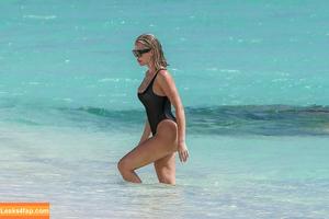 Khloe Kardashian photo #0043