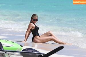 Khloe Kardashian photo #0044