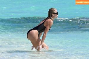 Khloe Kardashian photo #0045