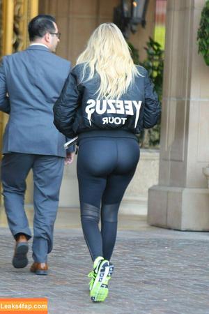 Khloe Kardashian photo #0050