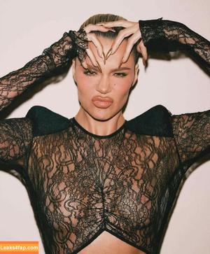 Khloe Kardashian photo #0322