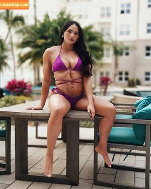 Kiana James photo #0097