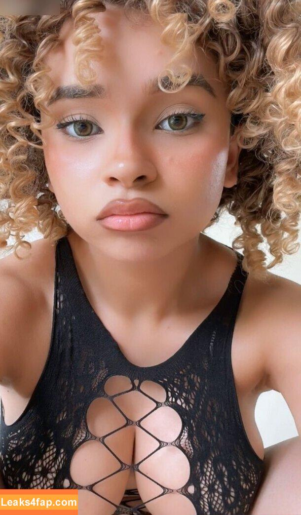 Kiara Peachy /  / KiaraPeach / KiaraPeachy / kiarapeachlegit leaked photo photo #0241