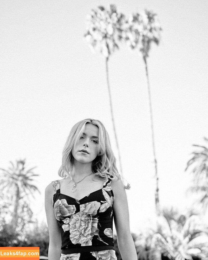 Kiernan Shipka / AdventuresSabrina / kiernanshipka leaked photo photo #0017