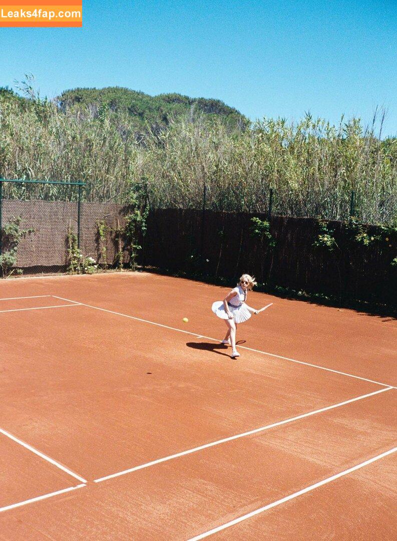 Kiernan Shipka / AdventuresSabrina / kiernanshipka leaked photo photo #0193