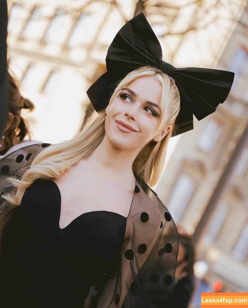 Kiernan Shipka / AdventuresSabrina / kiernanshipka leaked photo photo #0527