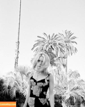 Kiernan Shipka photo #0020