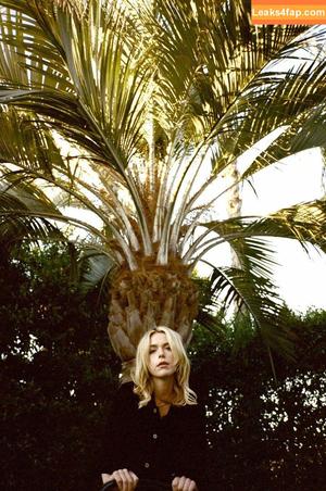 Kiernan Shipka photo #0478