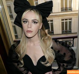 Kiernan Shipka photo #0518