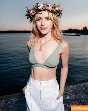 Kiernan Shipka photo #0756