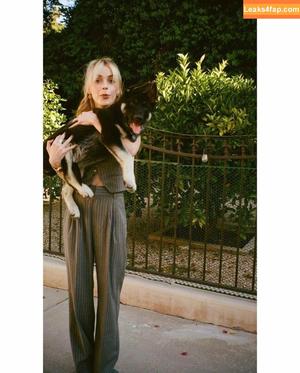 Kiernan Shipka photo #0905