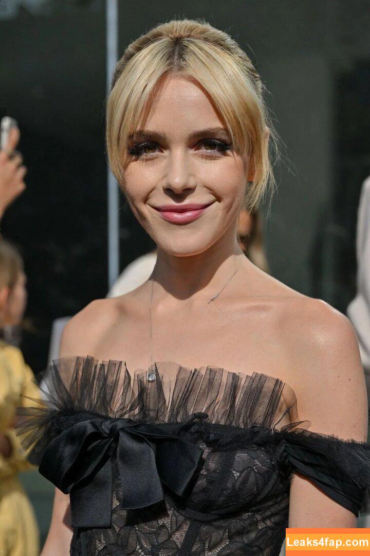 Kiernan Shipka / AdventuresSabrina / kiernanshipka слитое фото фото #1174