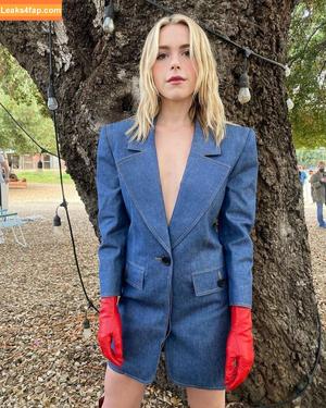 Kiernan Shipka photo #1071