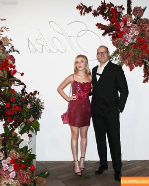 Kiernan Shipka photo #1680