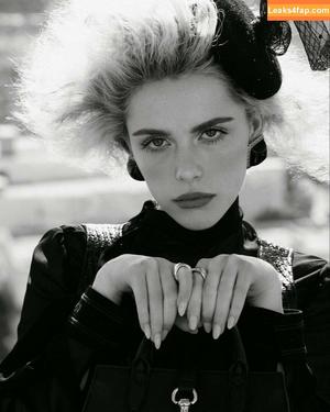 Kiernan Shipka photo #1803