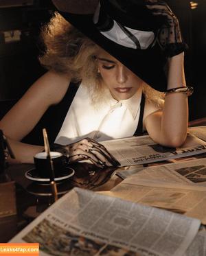 Kiernan Shipka photo #1815