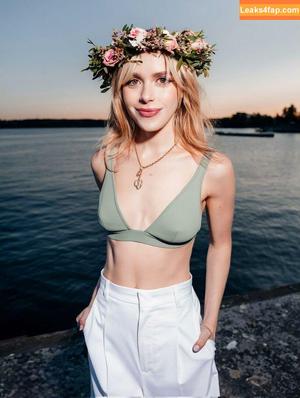 Kiernan Shipka photo #1871