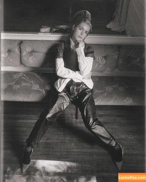 Kiernan Shipka photo #1923