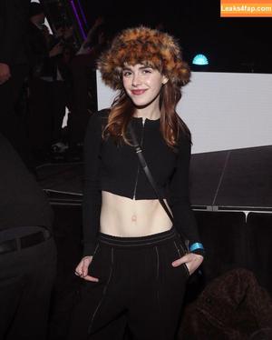 Kiernan Shipka photo #2926