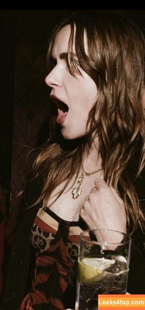 Kiernan Shipka photo #2970