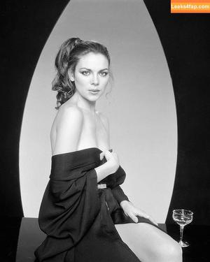 Kim Cattrall photo #0083