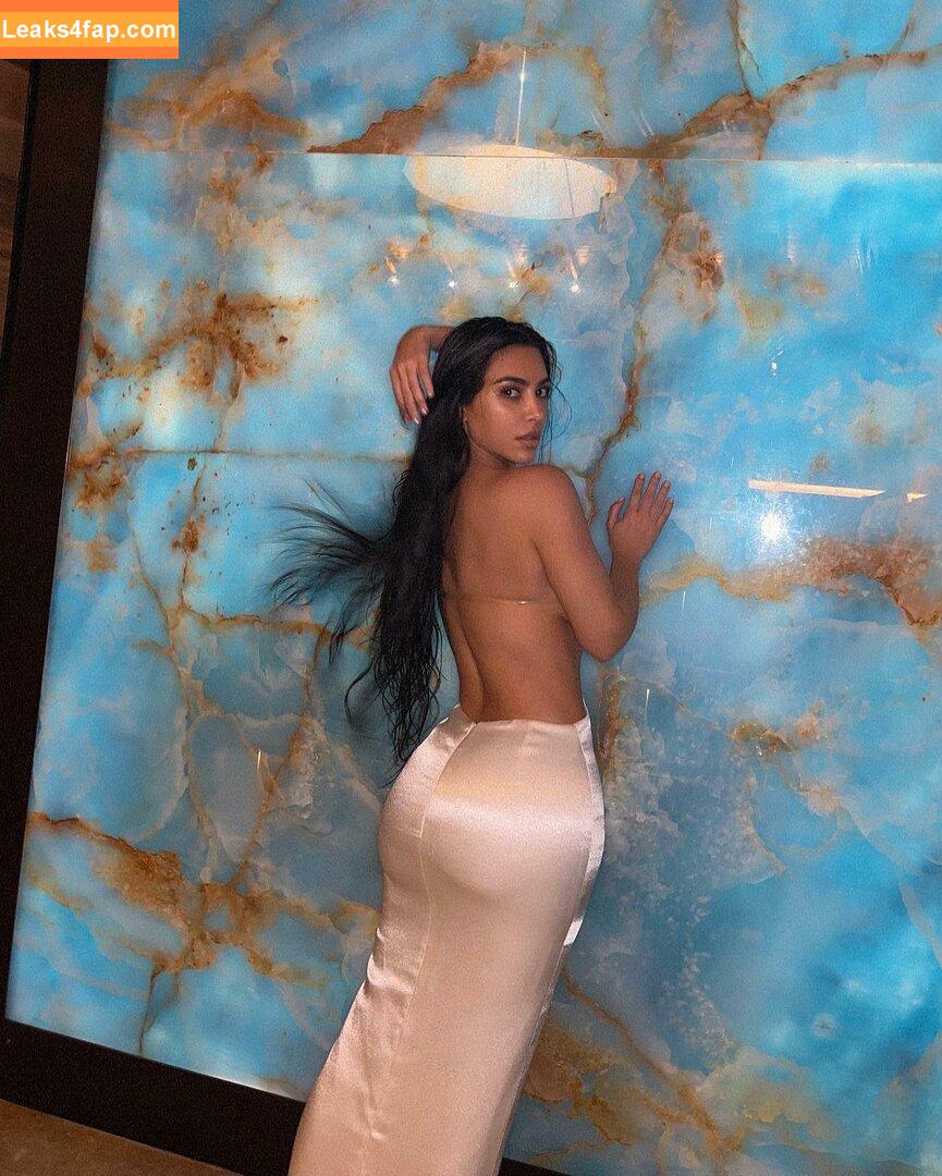 Kim Kardashian / https: / kimkadarshian / kimkardashian leaked photo photo #0014