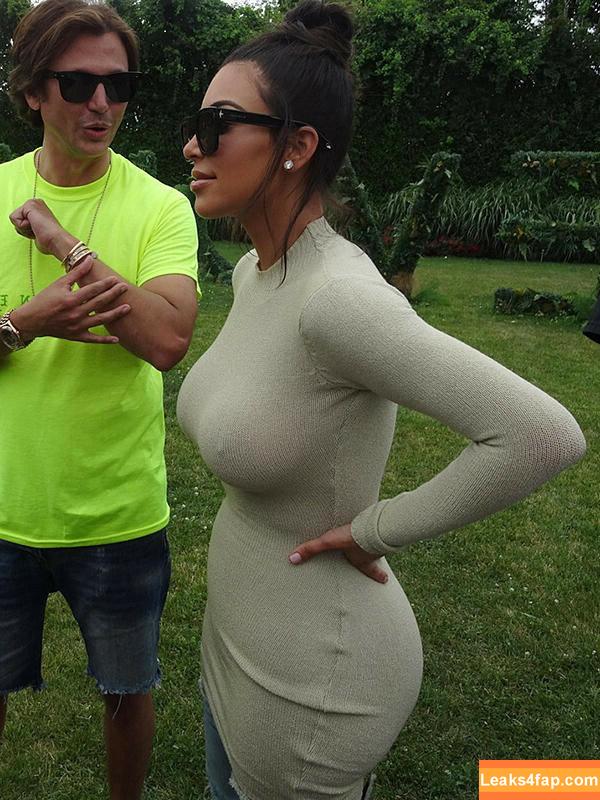 Kim Kardashian / https: / kimkadarshian / kimkardashian leaked photo photo #0026