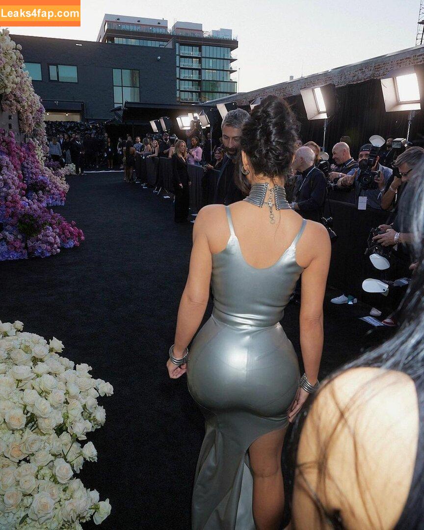 Kim Kardashian / https: / kimkadarshian / kimkardashian leaked photo photo #0042