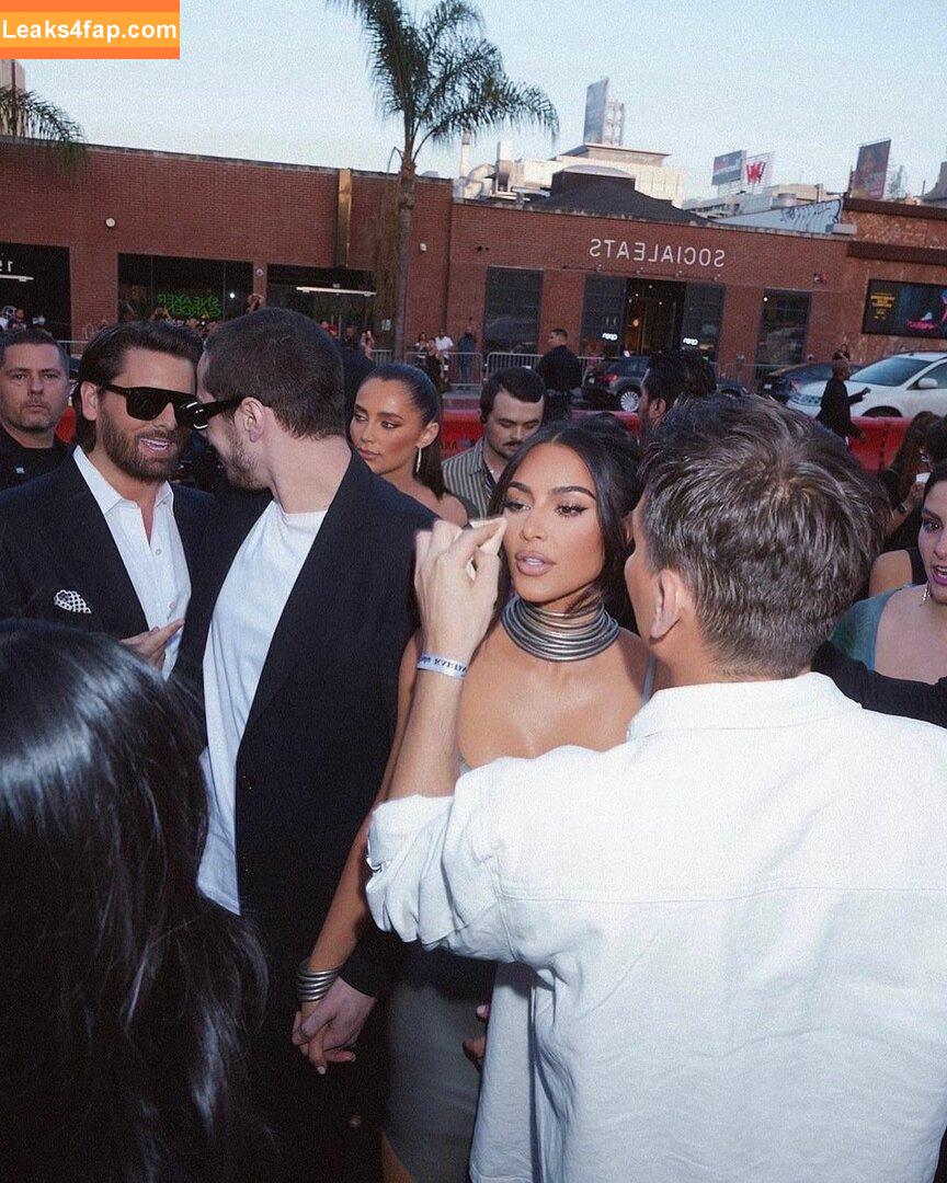 Kim Kardashian / https: / kimkadarshian / kimkardashian leaked photo photo #0047